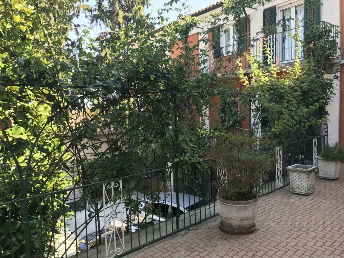 Ferienwohnung Bed&Roses Meni La Morra Exterior foto